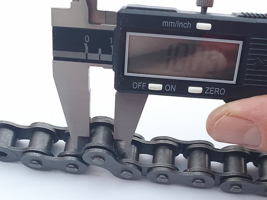 Example of measuring roller outside diameter. Measured value: 10.09 mm