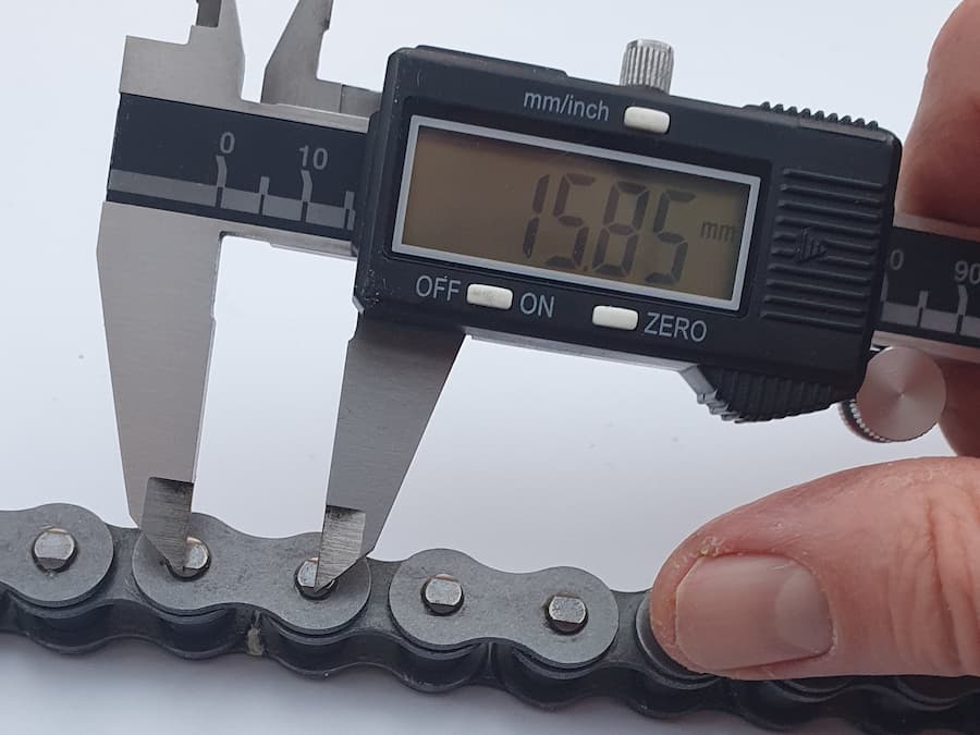 Example of measuring a single pitch. Measured value: 15.85 mm